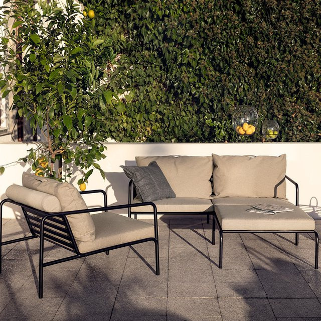 Houe AVON Lounge-Set für Garten und Terrasse mit 2-Sitzer Sofa, Loungesessel und Ottoman in Grau - Bild 1