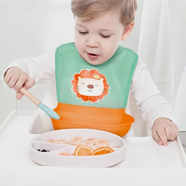 Wasserdichtes Silikon Baby Lätzchen mit Krümelauffang für Mädchen und Jungen, mehrfarbig mit Cartoon-Print - Bild 1