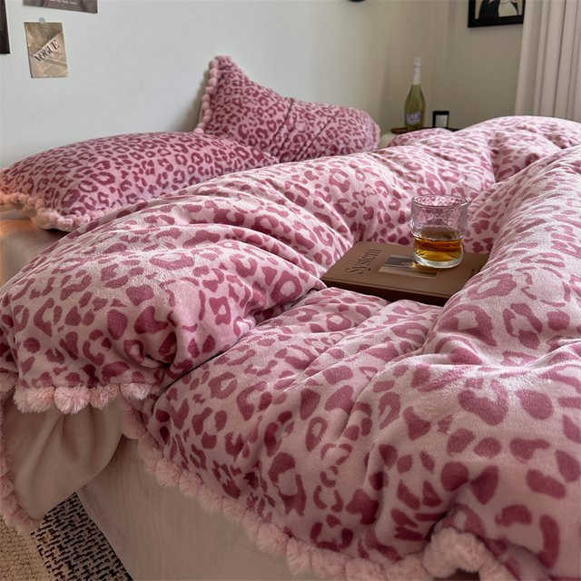 Fat Fairy HOME TEXTILE Bettwäsche Set aus Samt mit Leopard Print in Pink, 4-teilig für den Winter, B/H: 150 x 200 cm - Bild 1