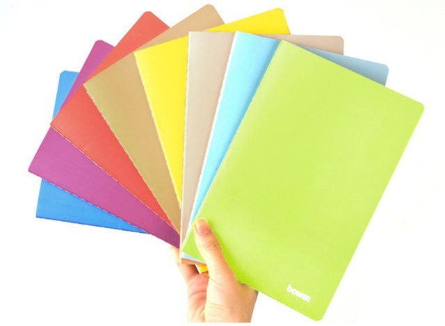 Minimalistisches A4 Notizbuch mit Softcover in Orange und Multicolour, tragbarer Notizblock mit Regenbogen-Näh-Design - Bild 1