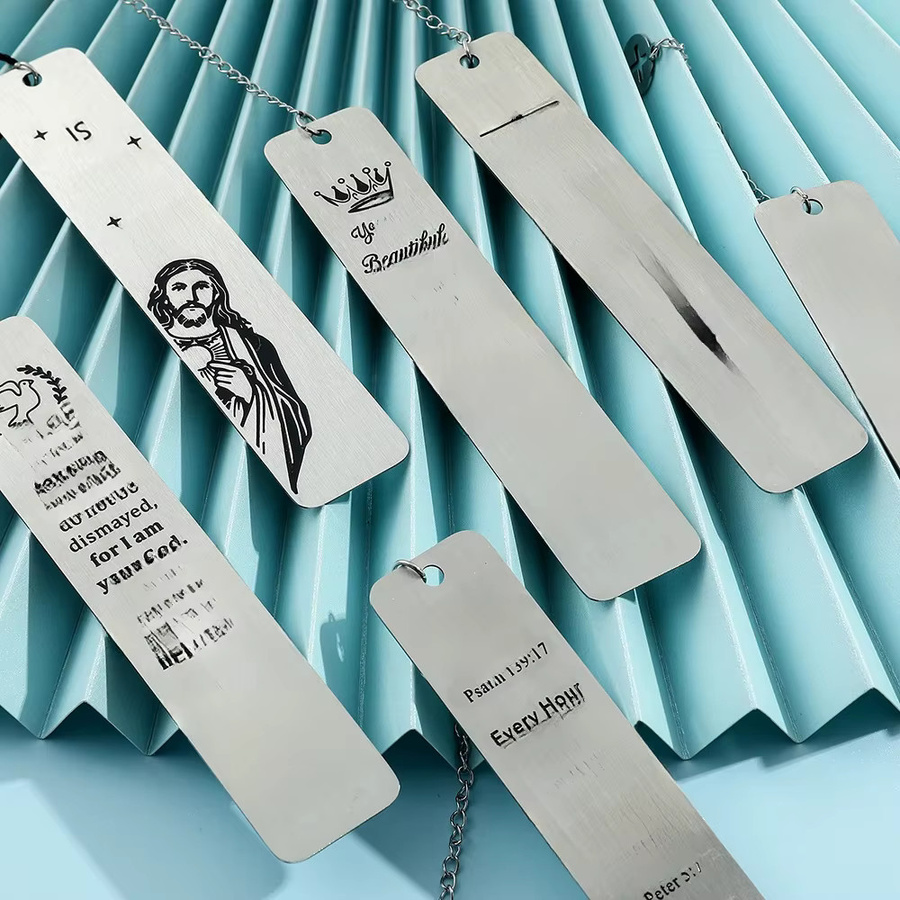 Personalisiertes Metall Lesezeichen in Silber als Geschenk für Buchliebhaber - Bild 2