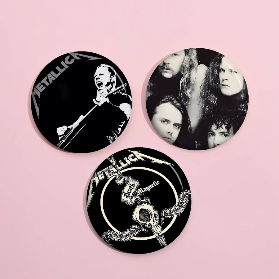 Brosche Metallica Cartoon Anime, Schwarz, Rund - Bild 2