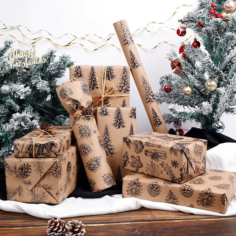 3M Weihnachtsgeschenkpapier aus Kraftpapier mit schwarzem Tannenzapfen und Glocken-Motiv, 3 Meter Rolle - Bild 2