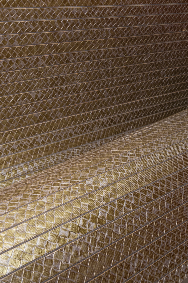 Arte International Wallpaper Twill in Silver Pine mit geometrischem Naturdesign in Silber, Grün und Gold - Bild 1