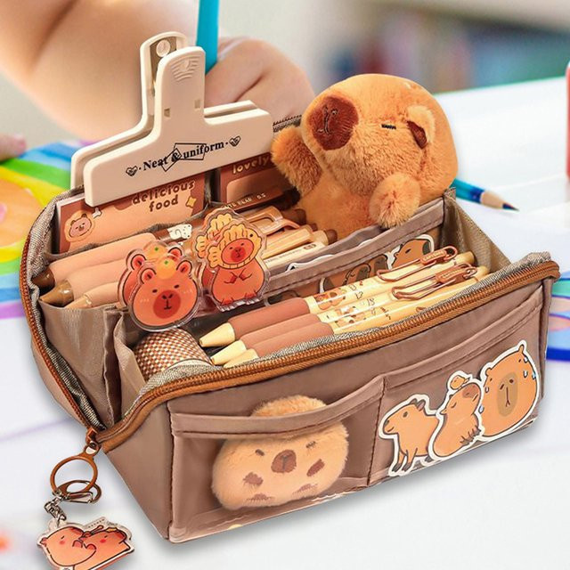 Capybara Bleistiftbeutel in Braun als tragbares Federmäppchen und Kosmetiktasche für Kinder - Bild 1