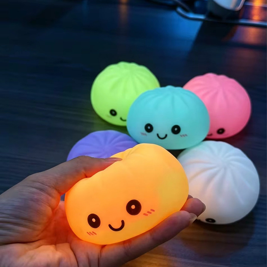 Bandai Kawaii Dumpling LED-Nachtlicht aus Silikon in Multicolour mit Farbwechsel und Touch-Funktion - Bild 5