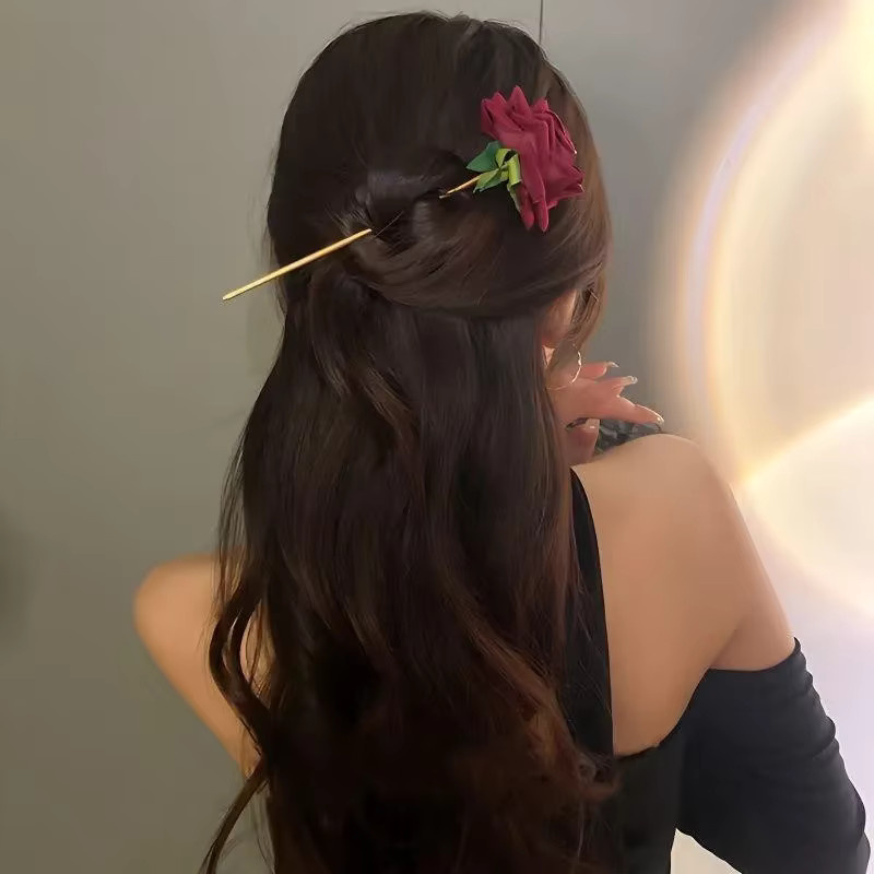 DooMei Haarstäbchen mit roten Rosenblüten und Strasssteinen, Damen - Bild 2