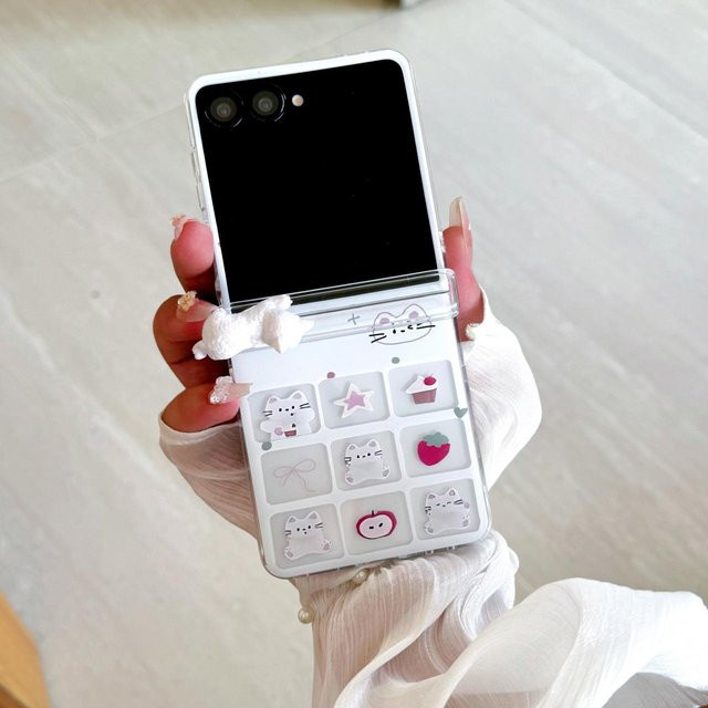 Stoßfeste Klapphandyhülle mit Seil-Riemen Anhänger und Kätzchen-Design für Samsung Galaxy Z Flip 6, Weiß - Bild 1