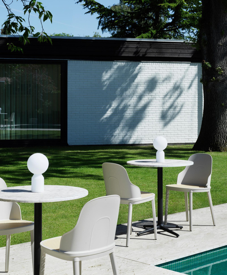 Normann Copenhagen Yo Tischleuchte in Weiß für Innen- und Außenbereich - Bild 3