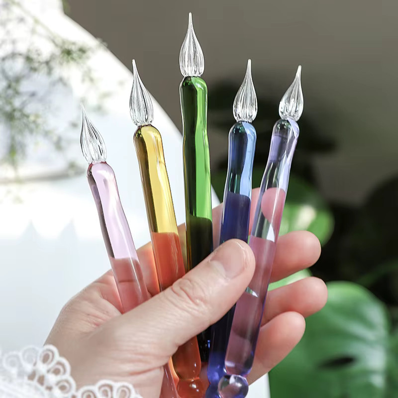 Bunter transparenter Glas-Tauchstift in Gold-Optik zum Schreiben und Signieren - Bild 2