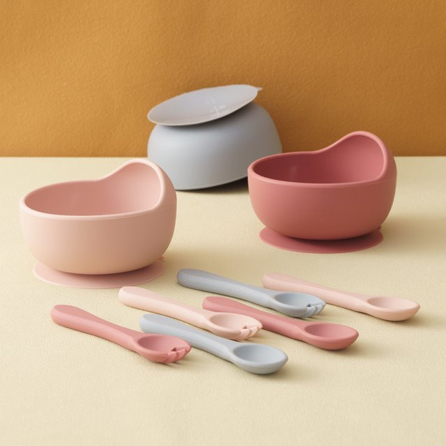 3er Set Baby Silikon Sauggeschirr mit Löffel und Gabel in Pink, ergonomisches Trainingsset für Kinder - Bild 1