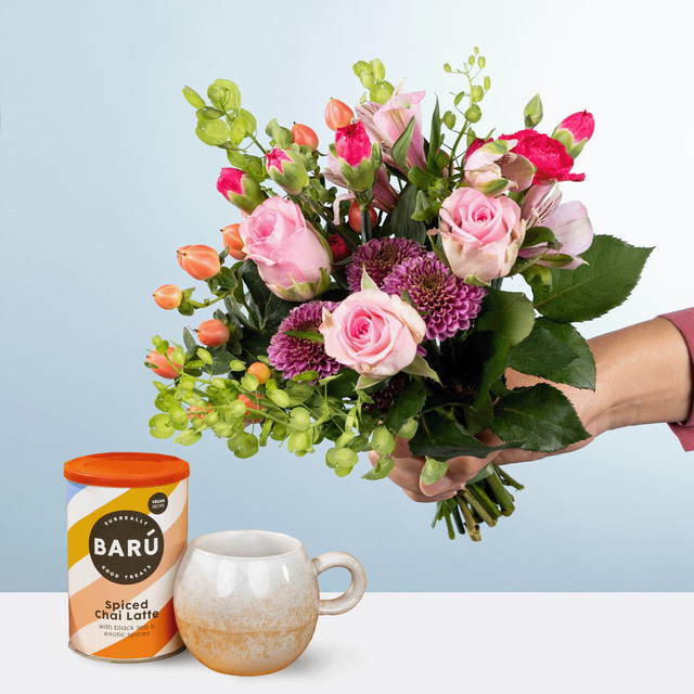 BLUME2000 Glücksbote mit Geschenkset Cozy Cup Bouquet - Bild 1