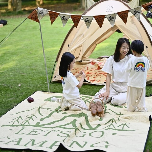 GERC Outdoor Camping Picknickmatte in Orange, wasserdicht und feuchtigkeitsbeständig, faltbar und tragbar - Bild 1
