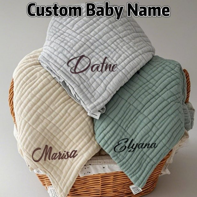 Personalisiertes Baby-Badetuch aus sechslagiger Musselin-Baumwolle von NanBeiCat in Grau - Bild 1