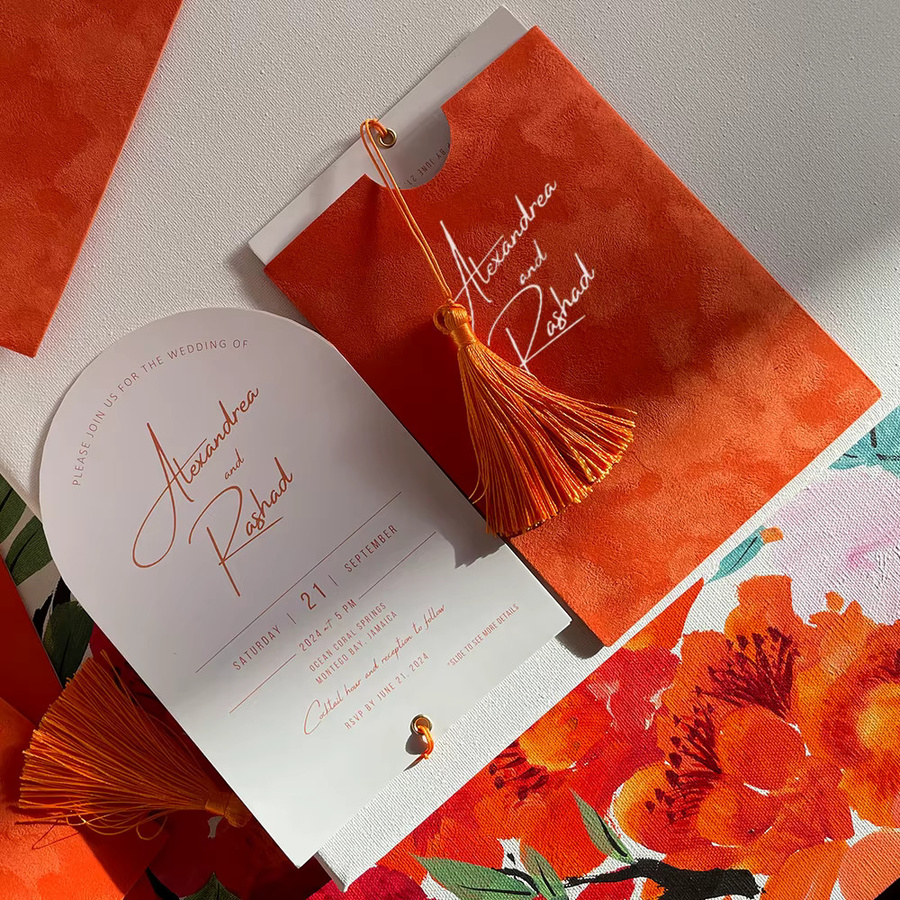 Personalisierte Einladungskarte aus Samt in Orange für Hochzeiten und Geburtstage mit drei Innenseiten - Bild 4