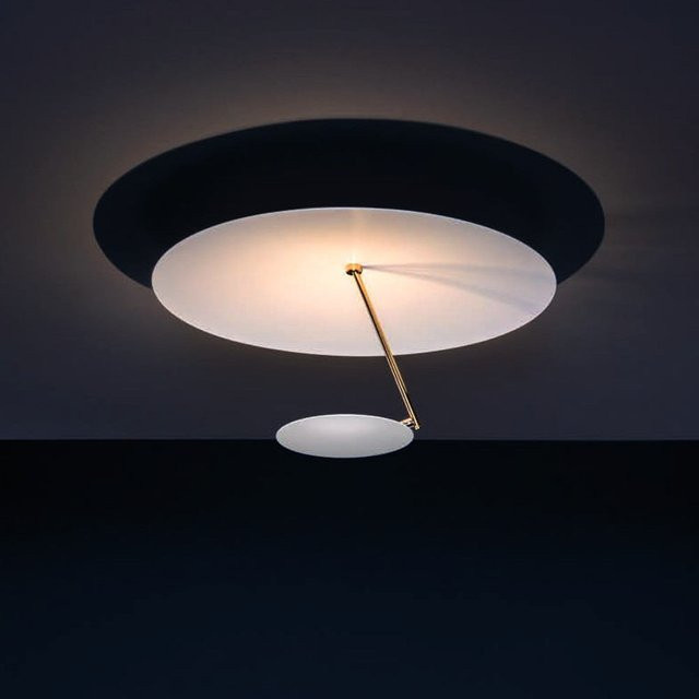 Catellani & Smith Lederam C150 LED-Deckenleuchte in Weiß und Gold mit warmweißem Licht (2700K) - Bild 1