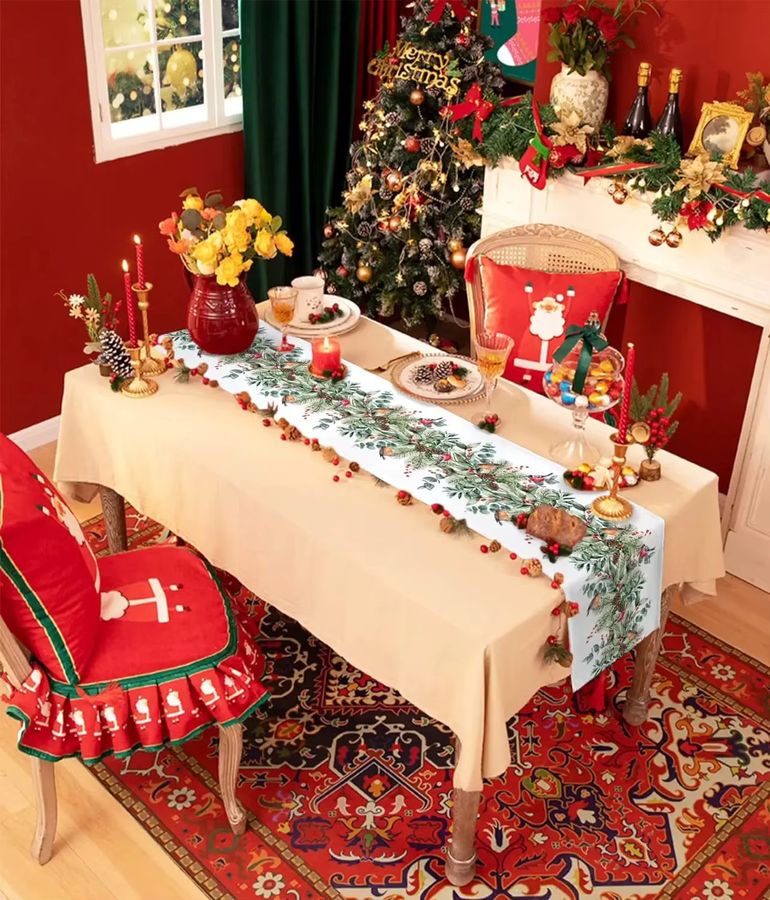 JIT Weihnachts-Tischläufer mit Kiefernblatt-Motiv in Weiß, Aquarell-Design, dekorativ und festlich - Bild 3