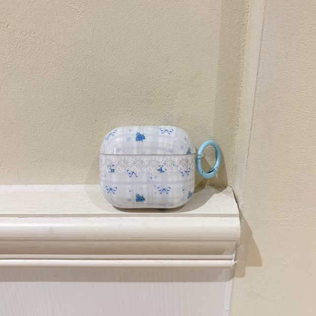 Schutzhülle für Apple AirPods Pro 1 2 3 mit blauem Blumenmuster und Karomuster in Blau - Bild 1