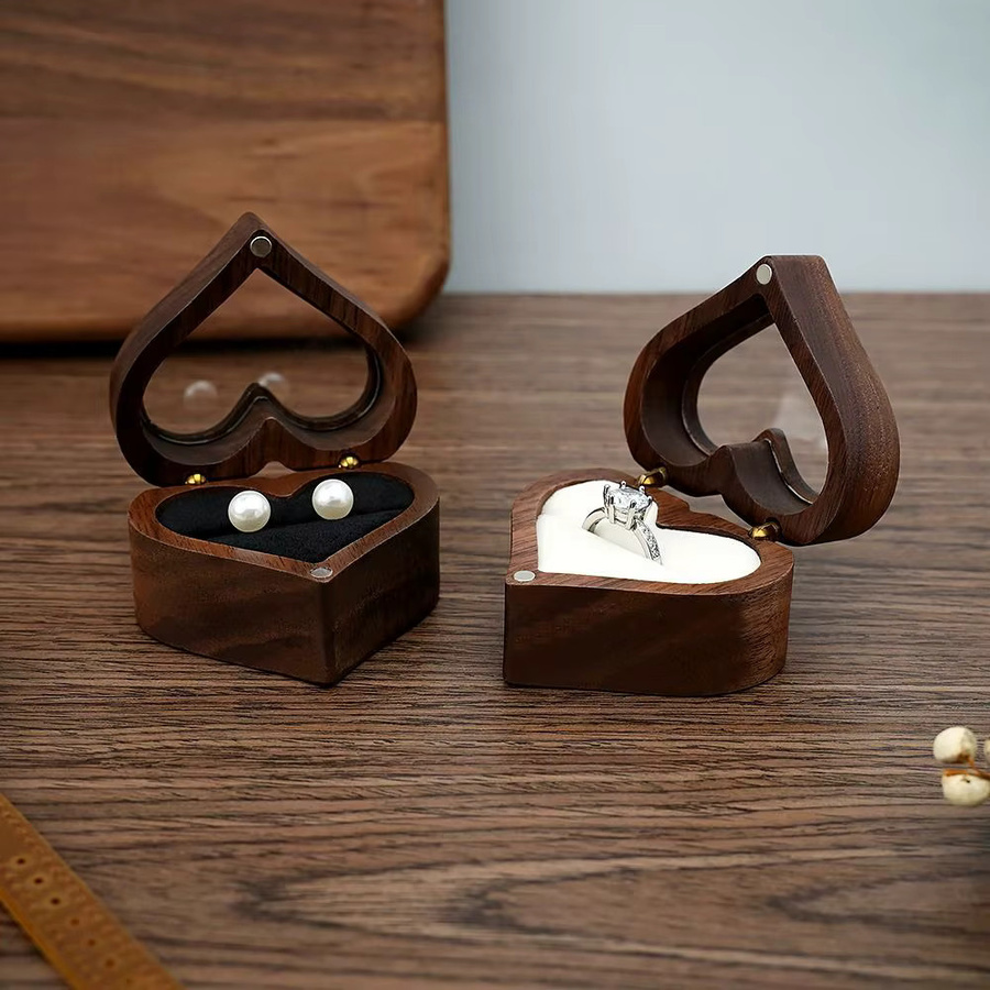 Holz Schmuckbox in Herzform für Ringe zur Aufbewahrung von Verlobungs- und Hochzeitsringen in Braun und Schwarz - Bild 2