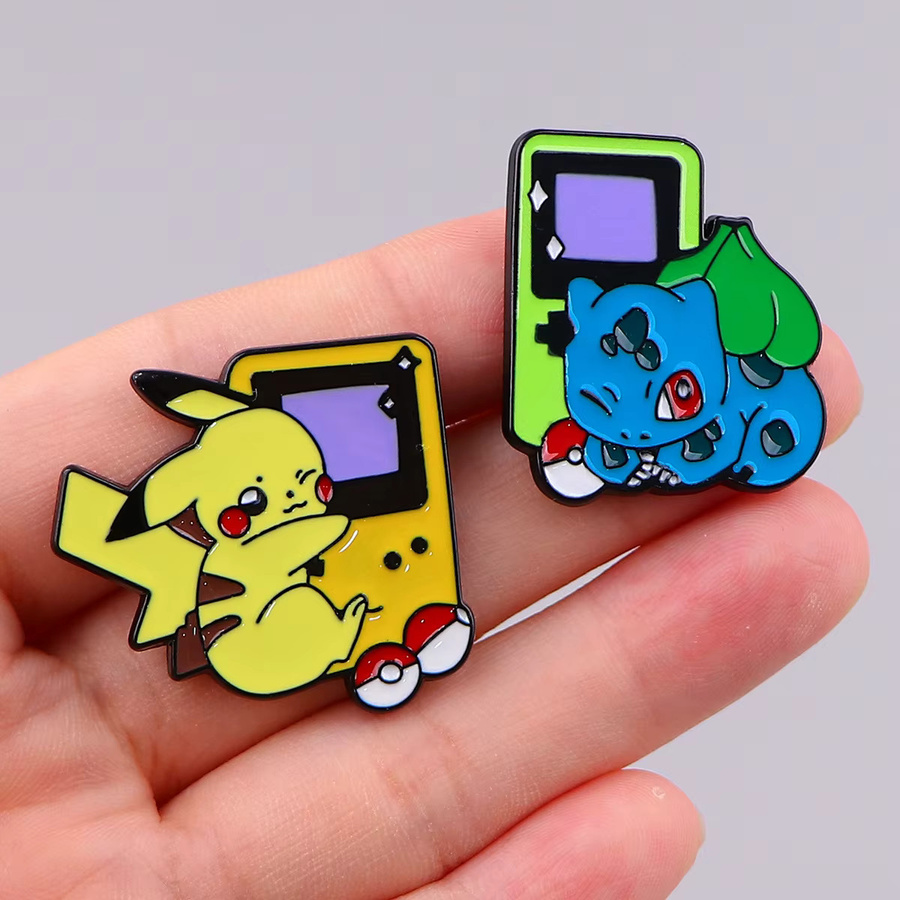 Bandai Pokémon Gameboy Emaille-Pins-Set, 4-teiliges Set, Pikachu-Freunde, Bulbasaur, Charmander, Reversbrosche, Abzeichen - Bild 2