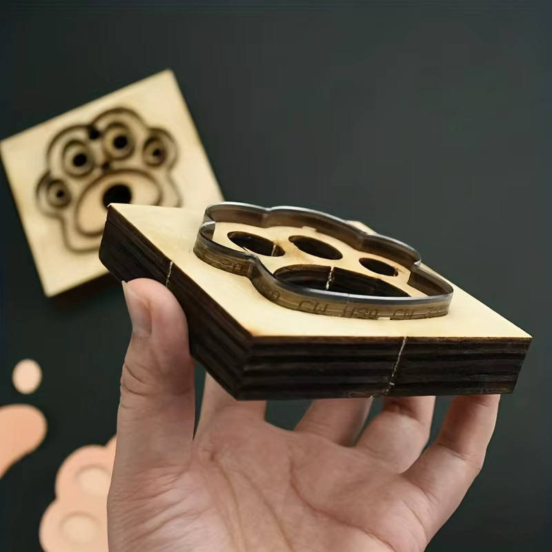 Hundepfoten-Stanzform mit Holzbrett für handgefertigte Lederprojekte C92 - Bild 6