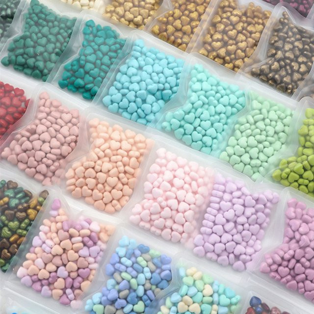 100 Stück herzförmige Siegelwachsperlen von QUOOOP in Multicolour zur Verzierung von Karten und Hochzeitseinladungen - Bild 1