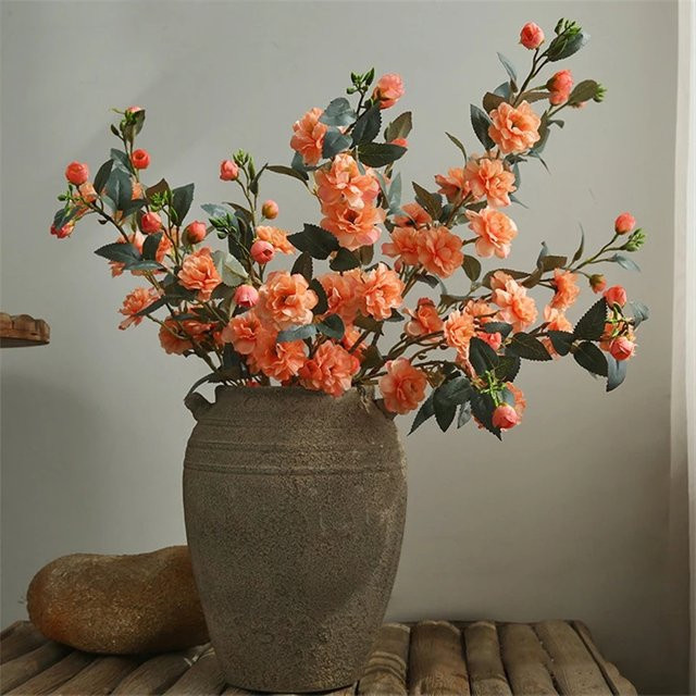 Künstlicher Kamelien-Zweig von Kahaul in Orange für deine Dekoration bei Hochzeit oder Weihnachten - Bild 1
