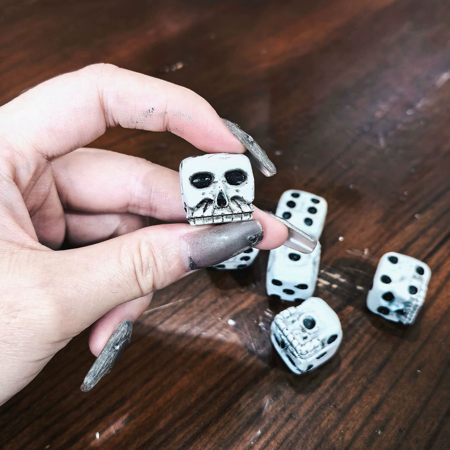 Meade Dungeons and Dragons Halloween-Würfelset, 5-teiliges Set, Weiß - Bild 4