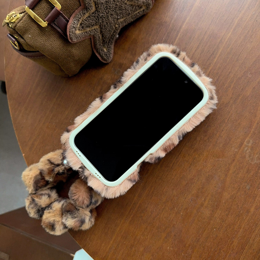 Flauschige iPhone Handyhülle im Leoparden-Design mit weichem Fell und Handgelenk-Kette, kompatibel mit Apple iPhone Air 11 bis 17 Pro Max, braun/multicolour - Bild 3