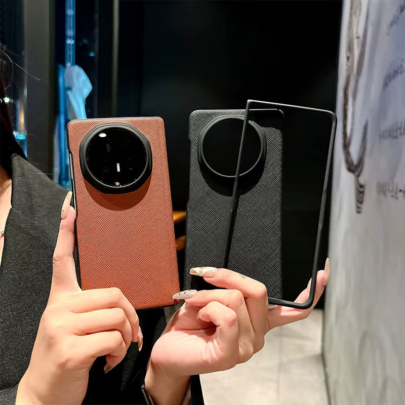 Stoßfeste Honor Magic V5 und V3 Fold 5G Smartphone Hülle mit magnetischem Scharnier und Lederzubehör in Braun - Bild 1