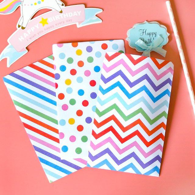 24er Set iSRCRAFT Regenbogen Süßigkeiten Taschen aus Papier in Bunt mit Punkt- und Streifenmuster für Hochzeit, Geburtstag und Party-Dekoration - Bild 1