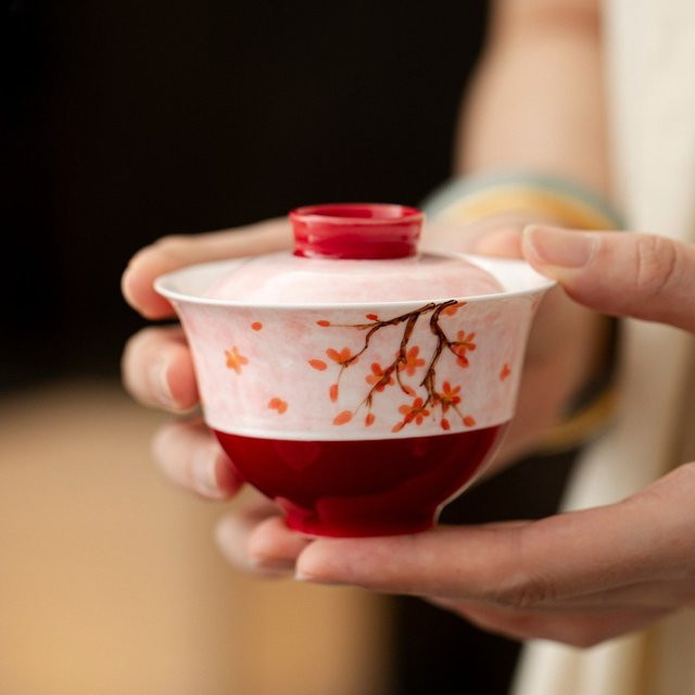 Handbemalte Keramik-Teeschale mit Deckel im Guochao-Stil mit roter Pflaumenblüte - Bild 1