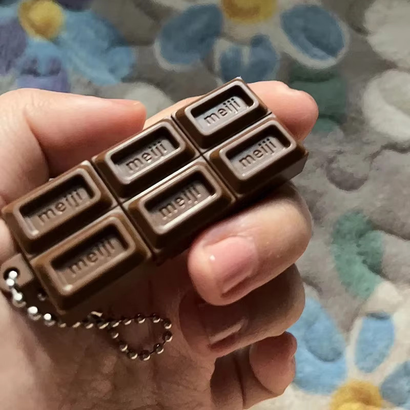 Bandai Japanischer Stil Simulierter Meiji Schokoladen-Schlüsselanhänger, Fidget Toy, Biegbarer Snap-Anhänger - Bild 4