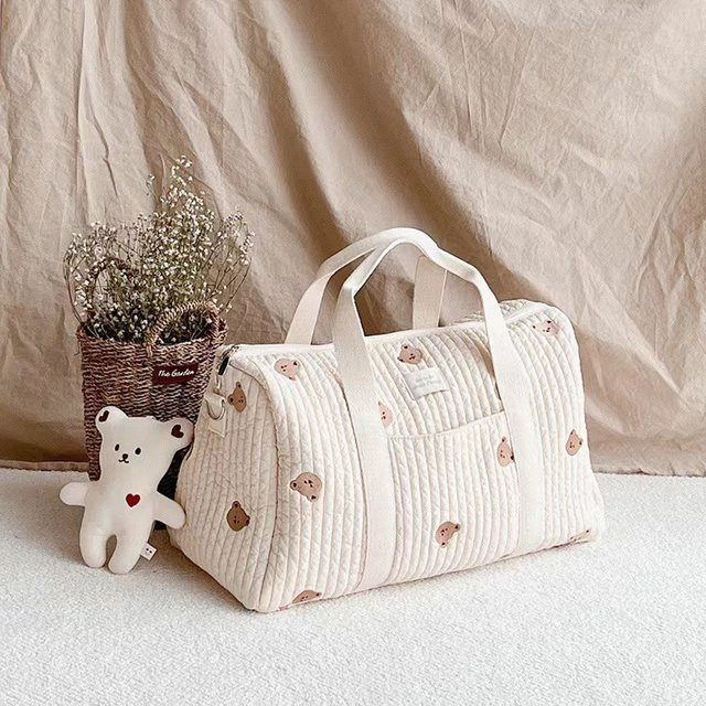 Baby-Wickeltasche als Messenger-Crossbody-Tasche für unterwegs in Weiß - Bild 1