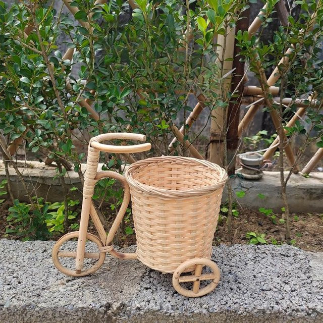 Yiran Furniture Handgefertigter Blumenkorb aus Bambus und Rattan in Beige als Tischdekoration - Bild 1