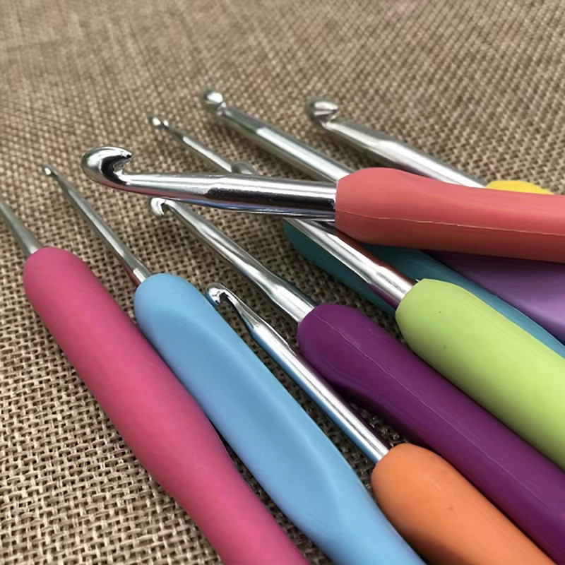 9-teiliges Regenbogen Häkelnadel-Set aus Aluminium mit ergonomischem Komfortgriff, Größen 2-6mm, Mehrfarbig - Bild 3