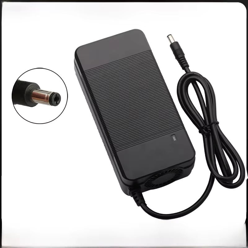 TangsFire Intelligentes Lithium-Batterieladegerät 54,6V 4A für 48V Elektrofahrrad Li-Ionen-Akkupack Schwarz mit Barrel-Plug Anschluss - Bild 4