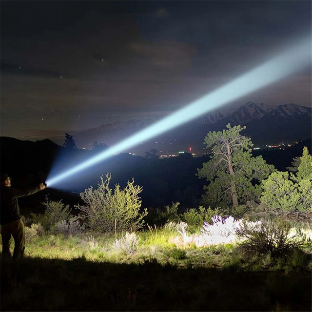 BOFOP Mini-LED-Taschenlampe XHP50 in Schwarz mit USB-Ladefunktion und 1200 mAh Akku - Bild 1