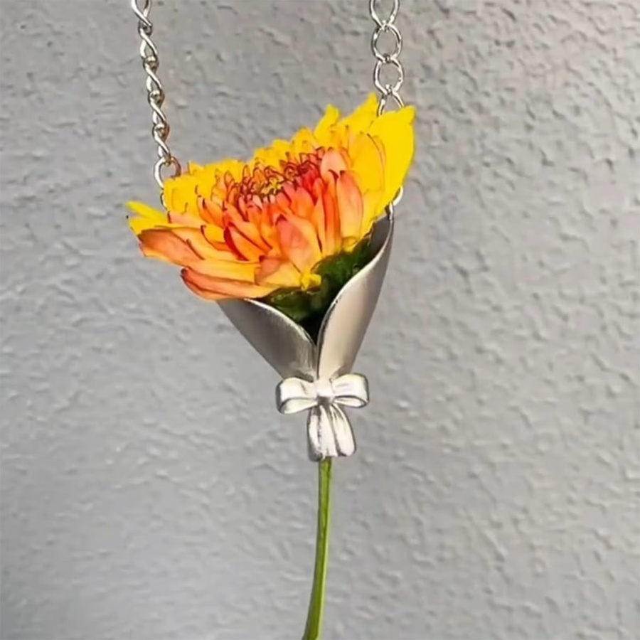 Halskette Blumenarrangement-Anhänger, Silber, Unisex - Bild 1