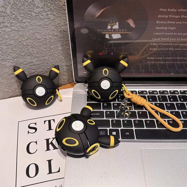 Schutzhülle für AirPods in Schwarz mit niedlichem 3D-Cartoon-Design und Schlüsselanhänger - Bild 1