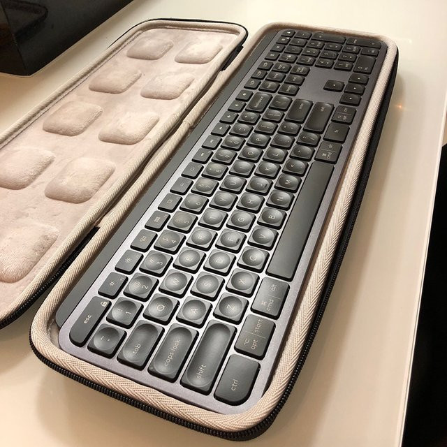 Wasserdichte EVA Schutzhülle für Logitech MX Keys Tastaturen in Schwarz - Bild 1