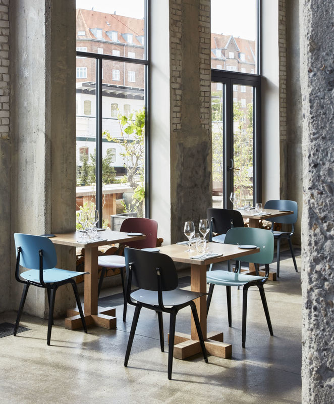 HAY Revolt Stuhl in Blau aus Stahlblech und ABS-Material im minimalistischen Design - Bild 2