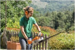 Stihl Motorsäge HS 46 C-E Benzin, Orange, 55 cm - Bild 1