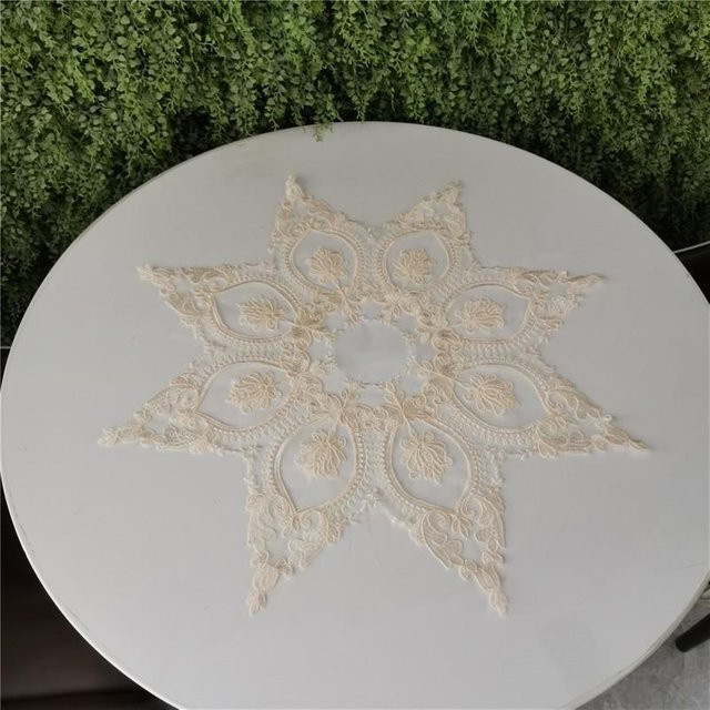 Achteckige Tischdecke mit Spitzenstickerei von Yiran Furniture in Grau, Durchmesser: 60 cm - Bild 1