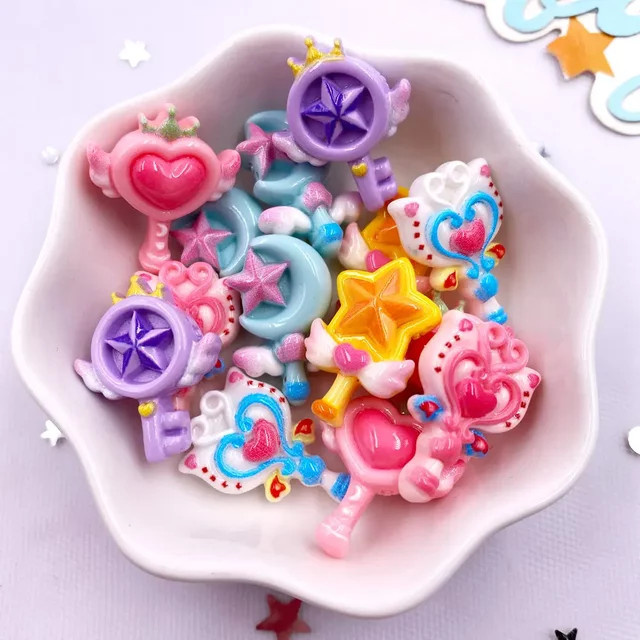 20 Stück Bunte Cartoon Zauberstab Resin Flatback Steine für DIY Haarklammern, Scrapbooking und Schmuckbasteln von Diy Super Paradise in Multicolour - Bild 1