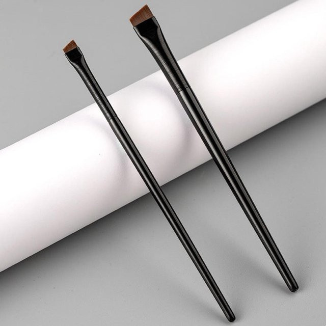 Beautyyy Eyeliner Pinsel, flacher Kopf, fein abgeschrägt - Bild 1