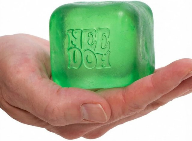 Schylling Needoh Nice Cube, Stressabbau Sensorisches Spielzeug, grün - Bild 1