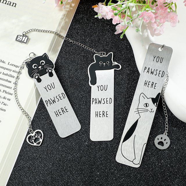 Metallisches Katzen-Lesezeichen You Pawsed Here in Silber mit Herzanhänger für Katzenliebhaber - Bild 1