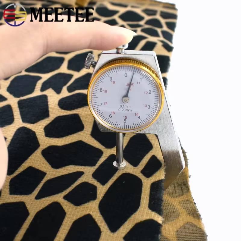 Meetee Leopard Plüschstoff mit Tigerstreifen-Jacquard-Muster für DIY-Projekte, B: 145 cm, L: 45/90 cm - Bild 2
