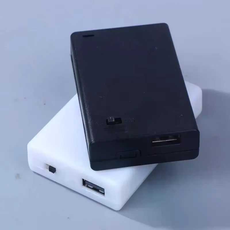 3AA Batteriekasten 4,5 V AA-Batteriehalter mit Schalter und USB-C Anschluss in Schwarz - Bild 1